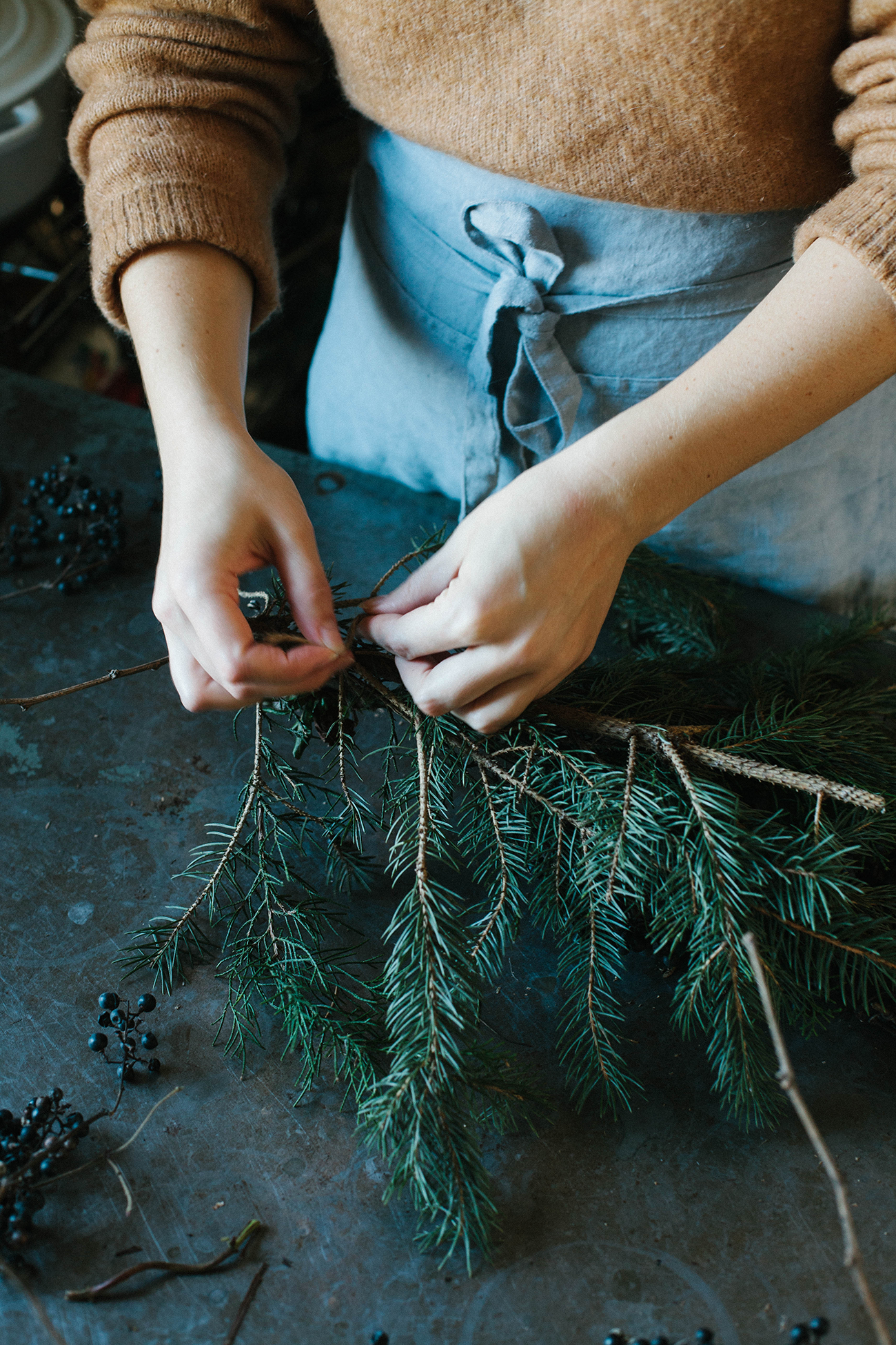 How to create a festive wreath